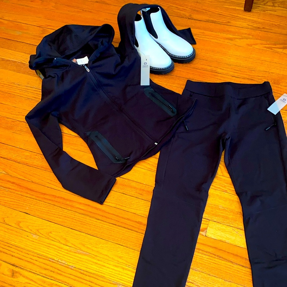 NWT Mono b M Jogging 🏃 suit